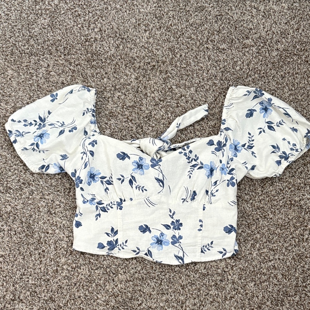 Gorgeous Hollister Floral Puff Sleeve Crop Top